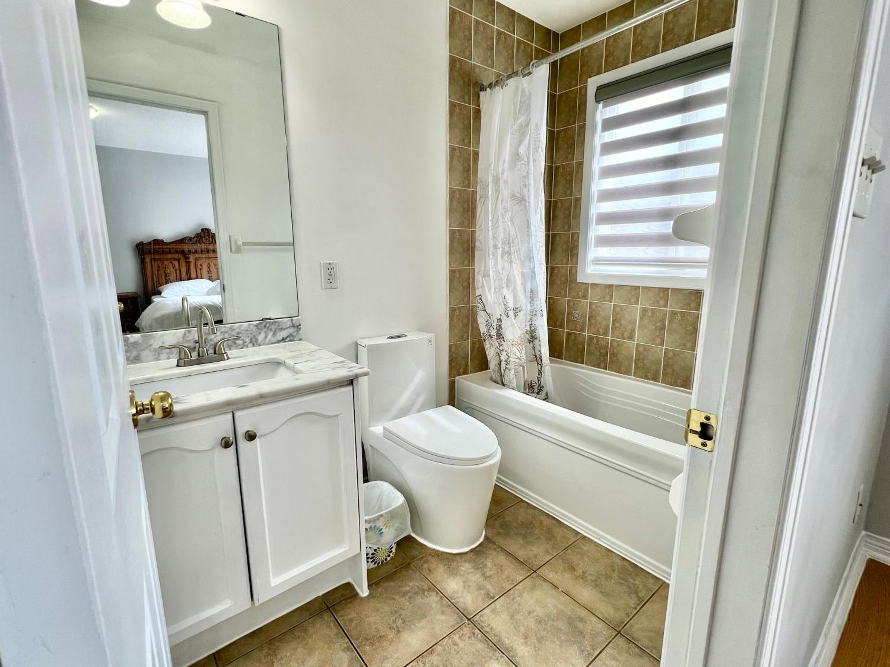 House In Scarborough 20 Minutes to Downtown