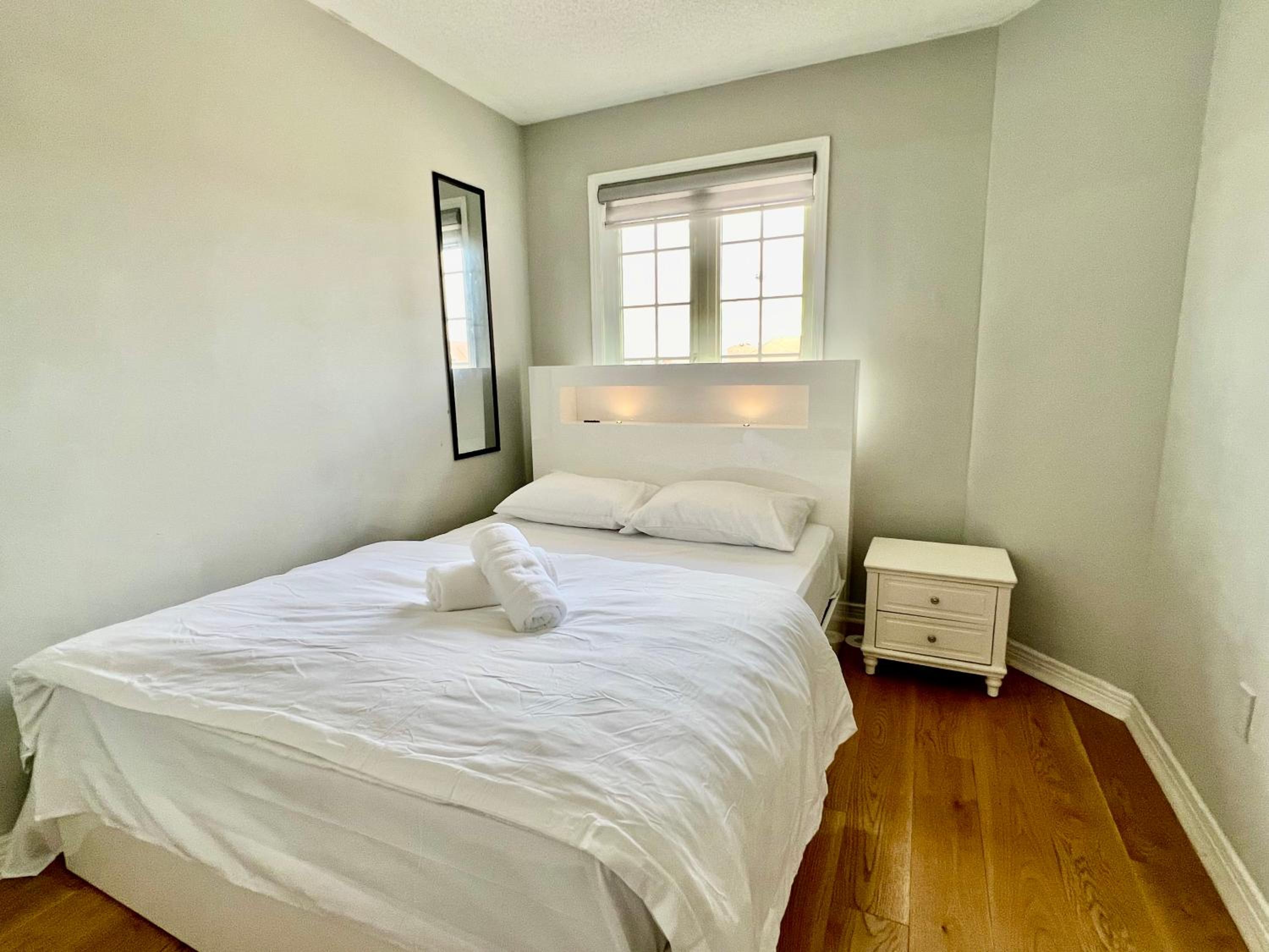 House In Scarborough 20 Minutes to Downtown