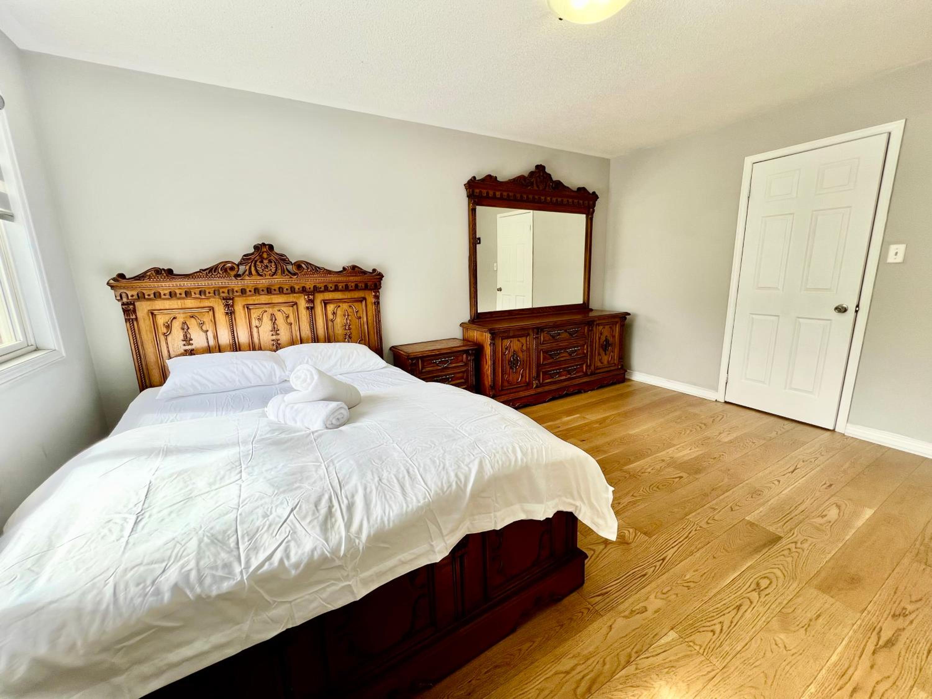 House In Scarborough 20 Minutes to Downtown