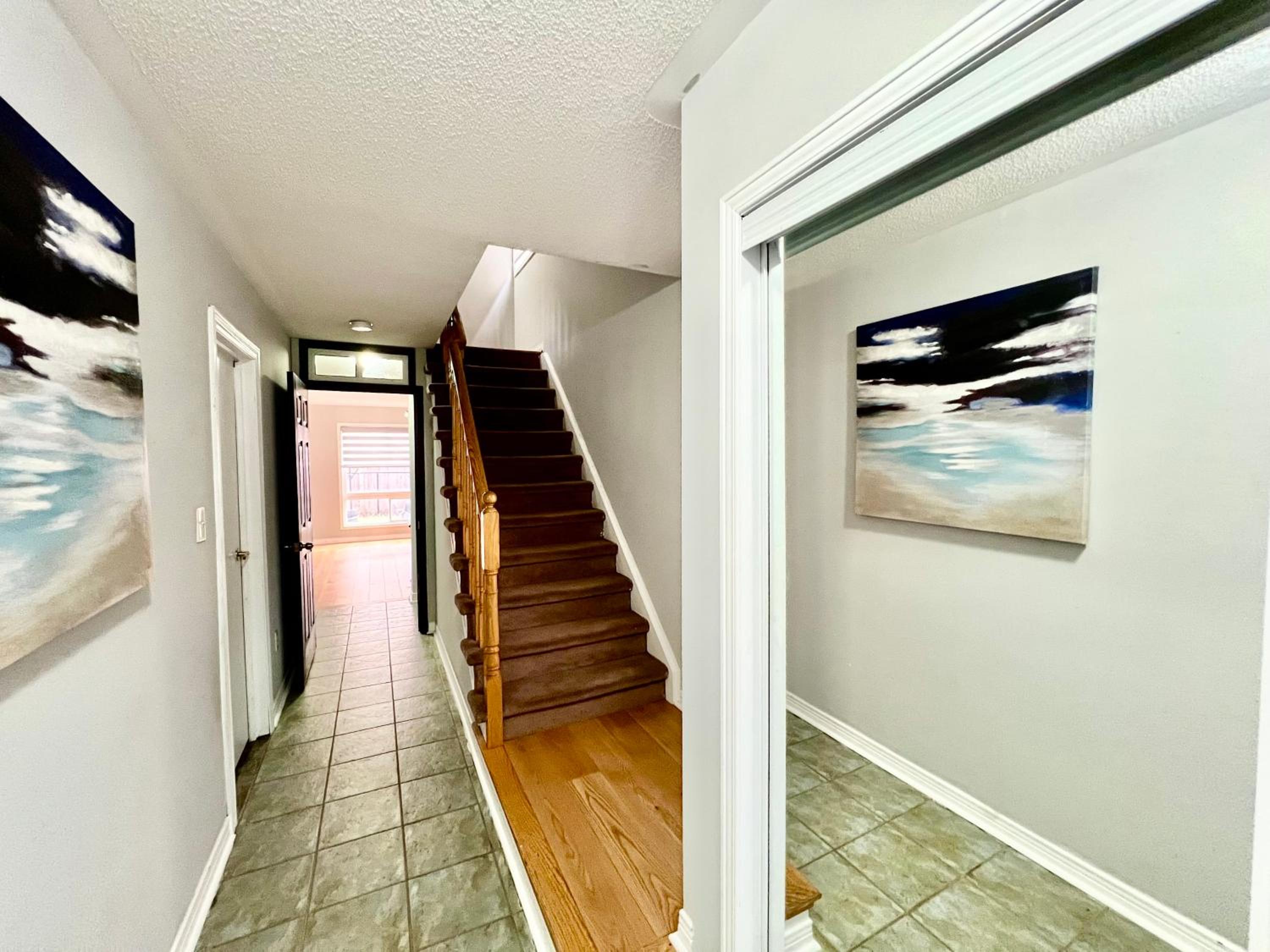 House In Scarborough 20 Minutes to Downtown