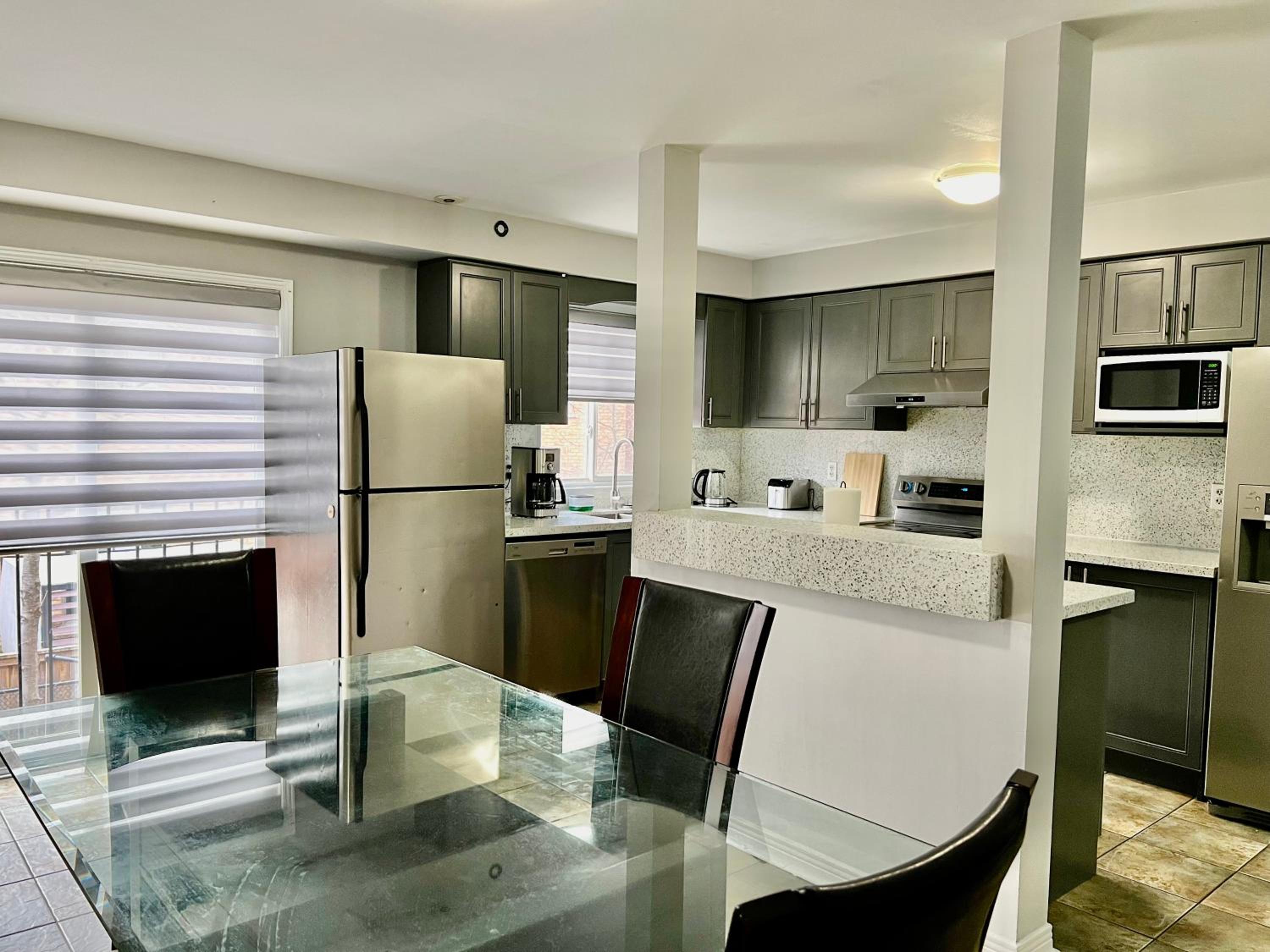 House In Scarborough 20 Minutes to Downtown