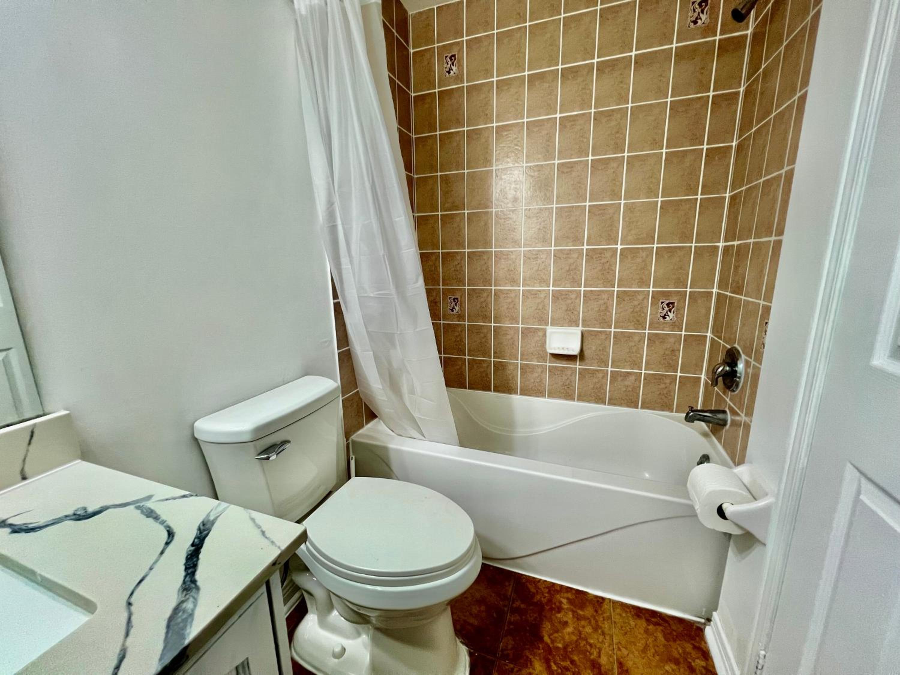 House In Scarborough 20 Minutes to Downtown