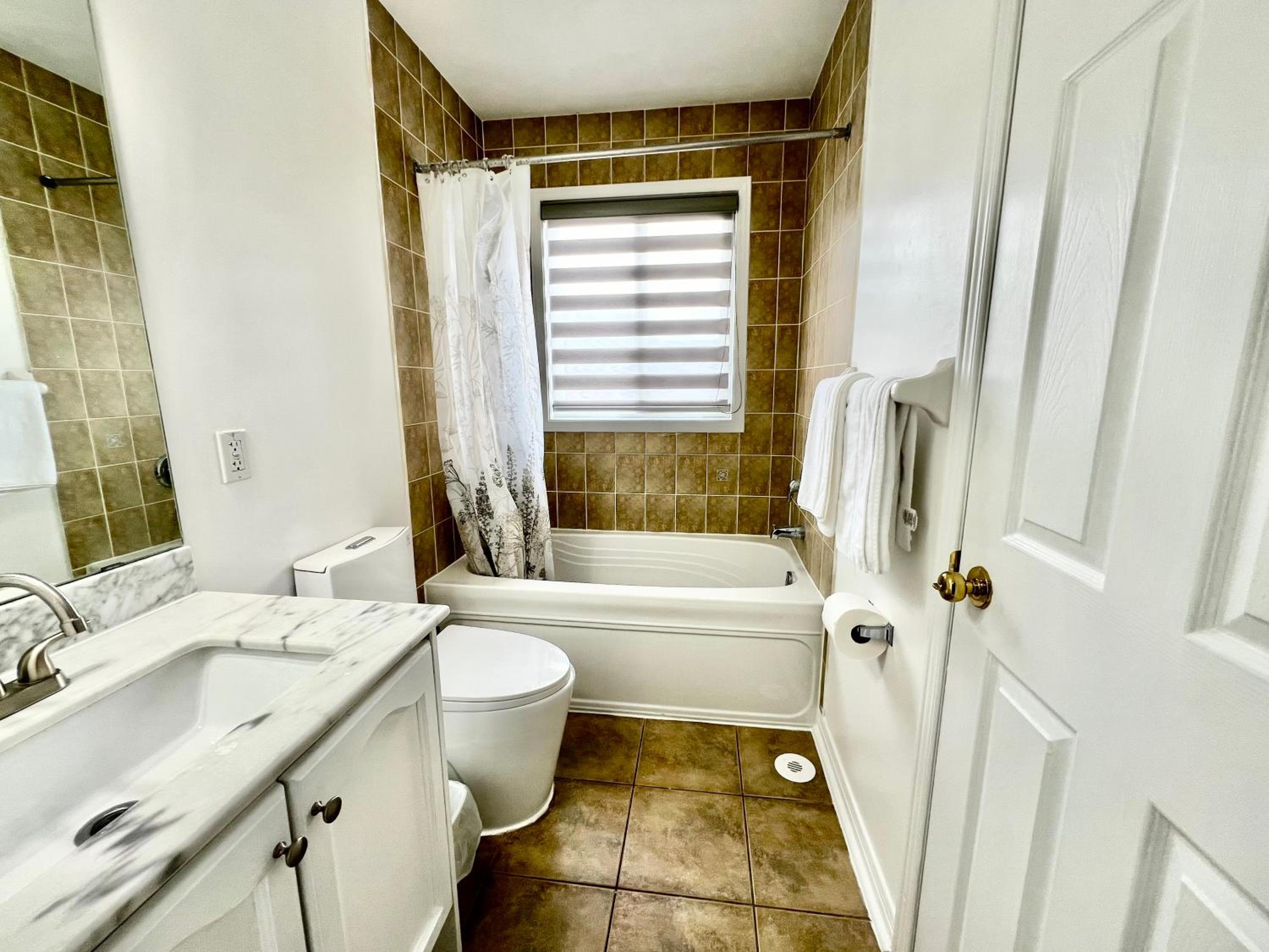 House In Scarborough 20 Minutes to Downtown