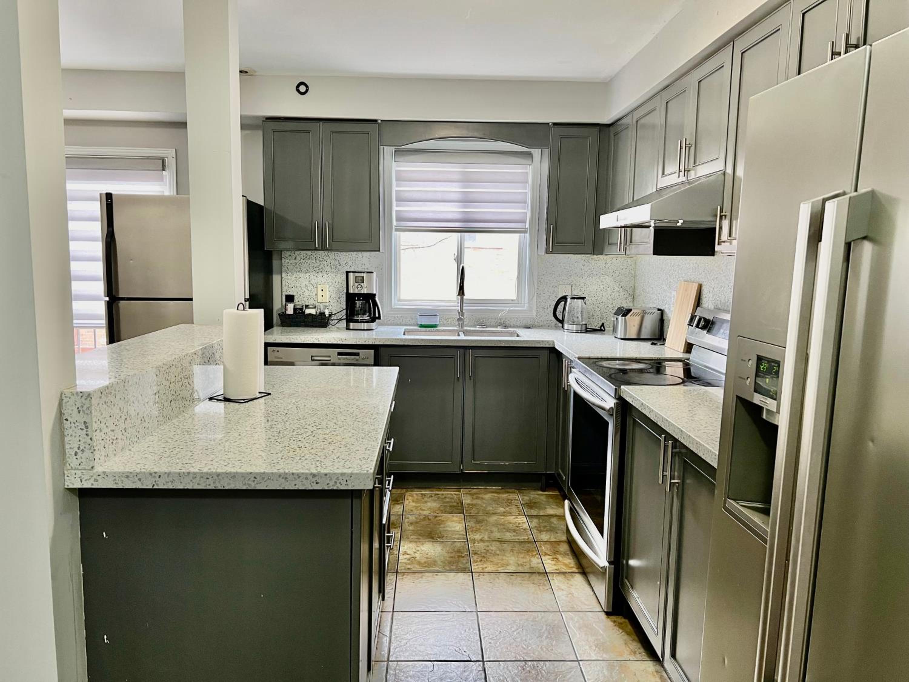House In Scarborough 20 Minutes to Downtown