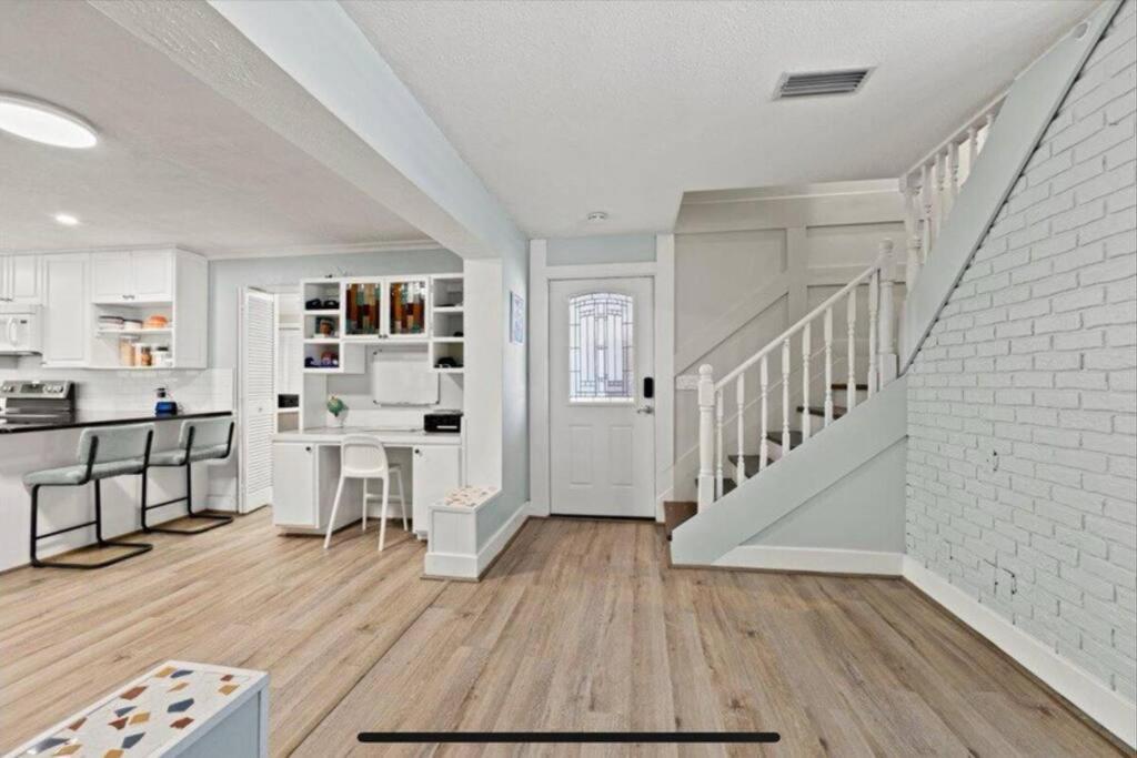 Downtown Beach Cottage - Heated Pool, photo 9