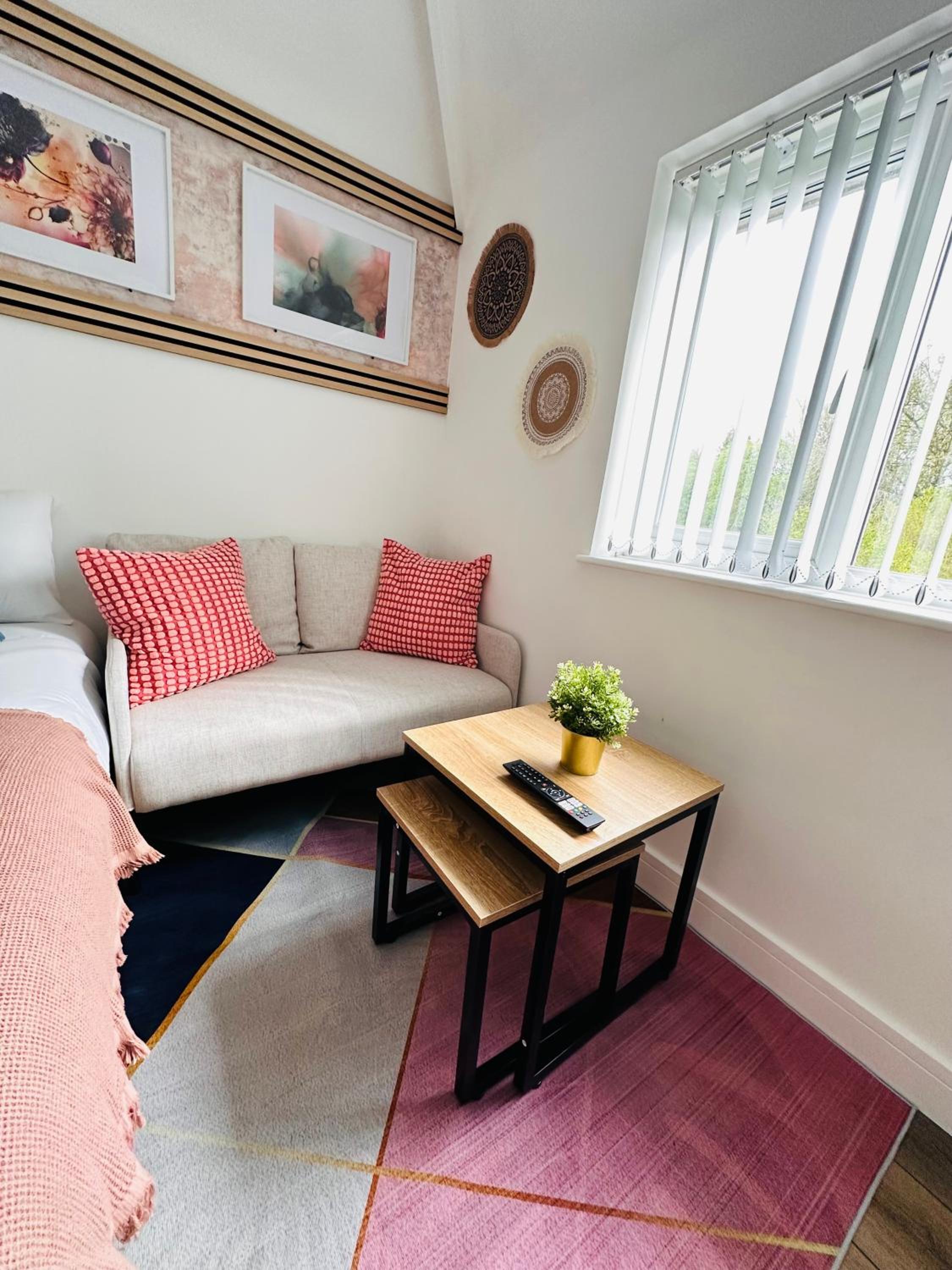 Comfortable Private Room with own kitchenette in a shared house - Selly Oak Birmingham R4 view 4