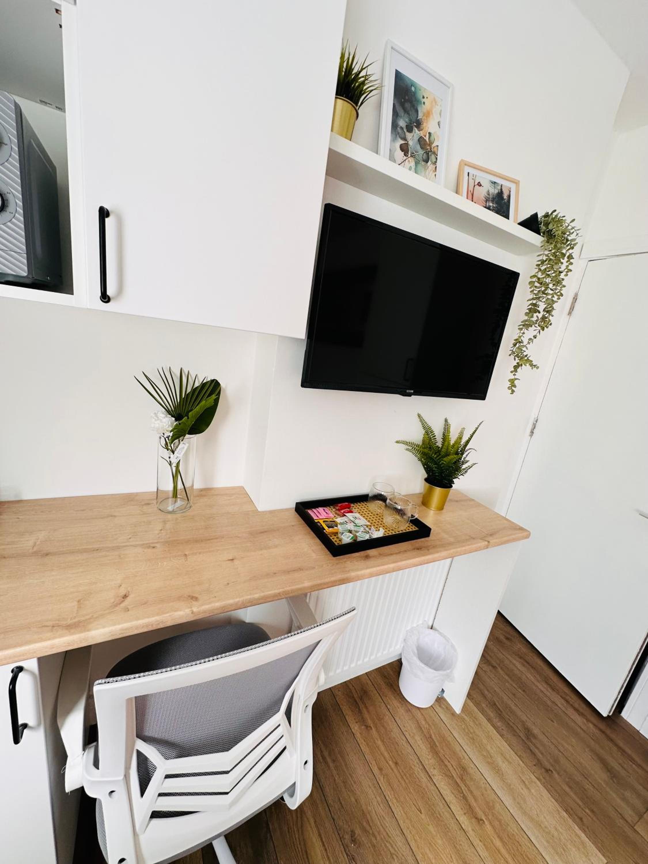 Comfortable Private Room with own kitchenette in a shared house - Selly Oak Birmingham R4 view 5
