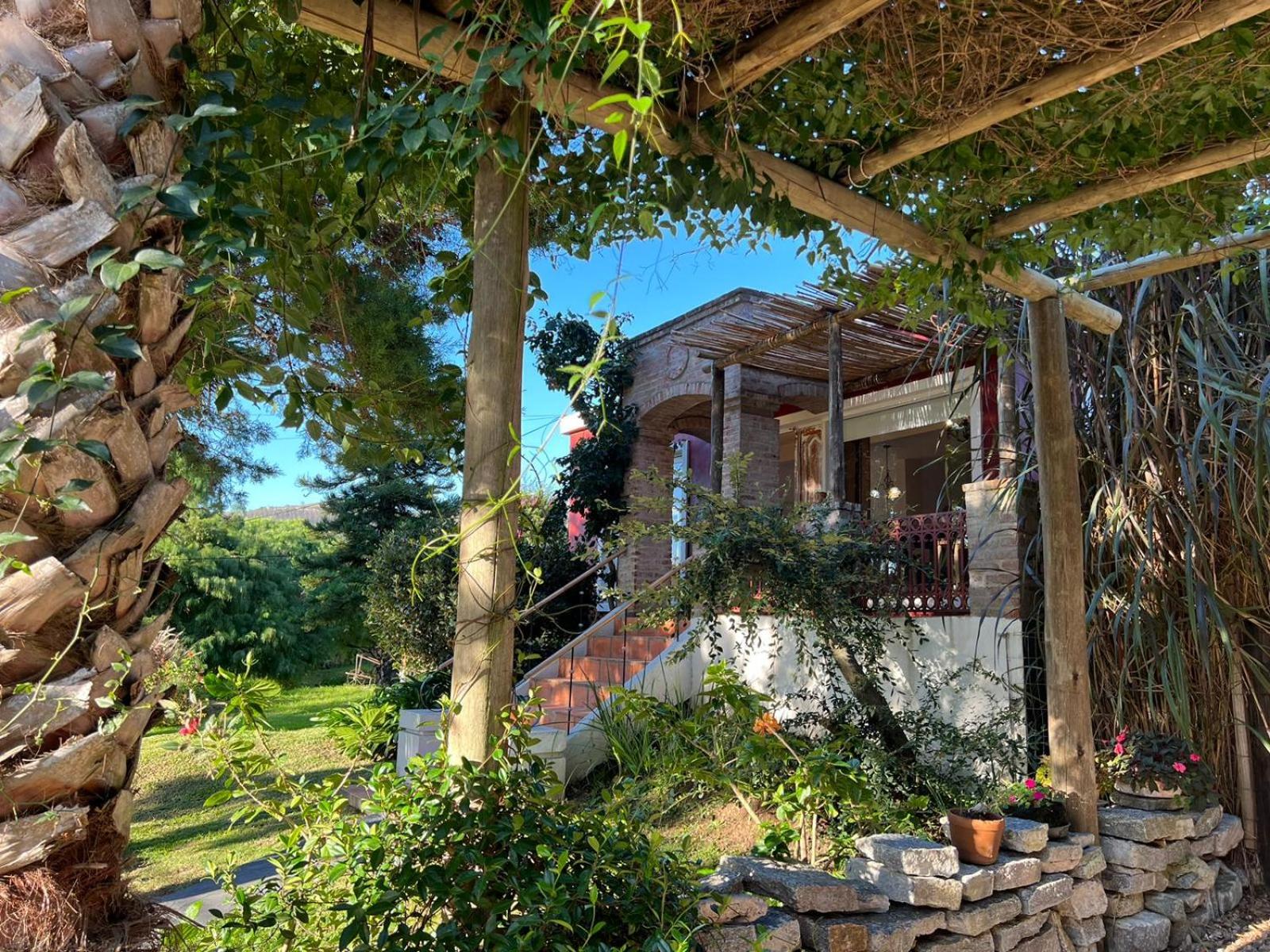Macondo entre cerros y mar - con seña
