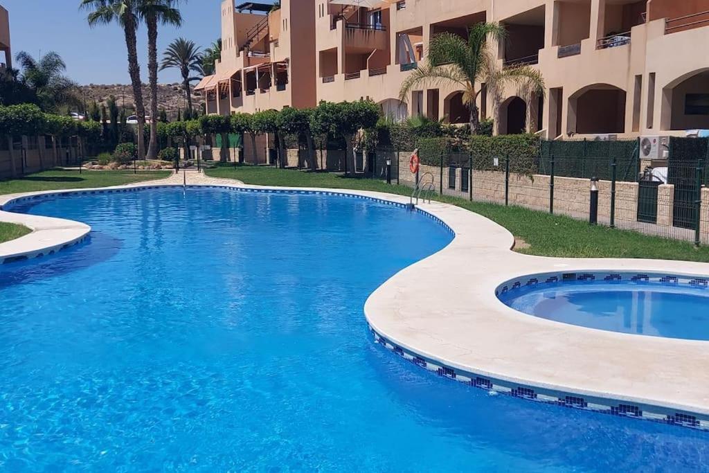 Bajo con patio, piscina y playa a 200 metros photo 3