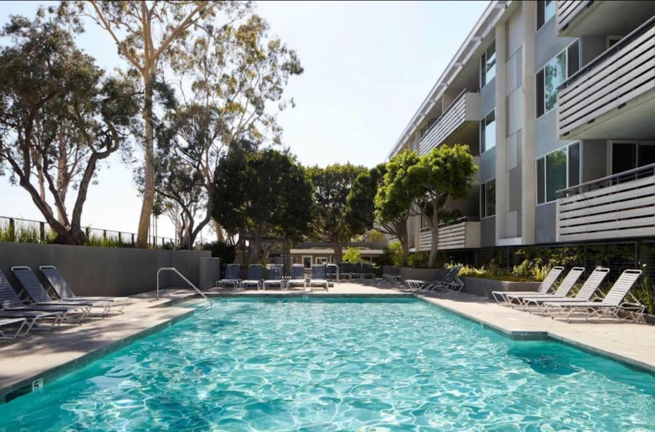 Stunning Waterfront Marina Apt Breathtaking Views