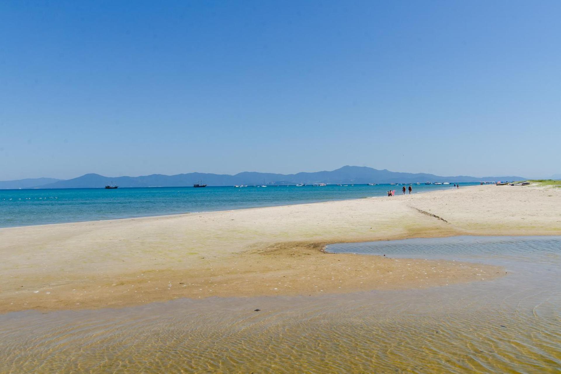 Condomínio Pé na Areia em Ponta das Canas CA1639