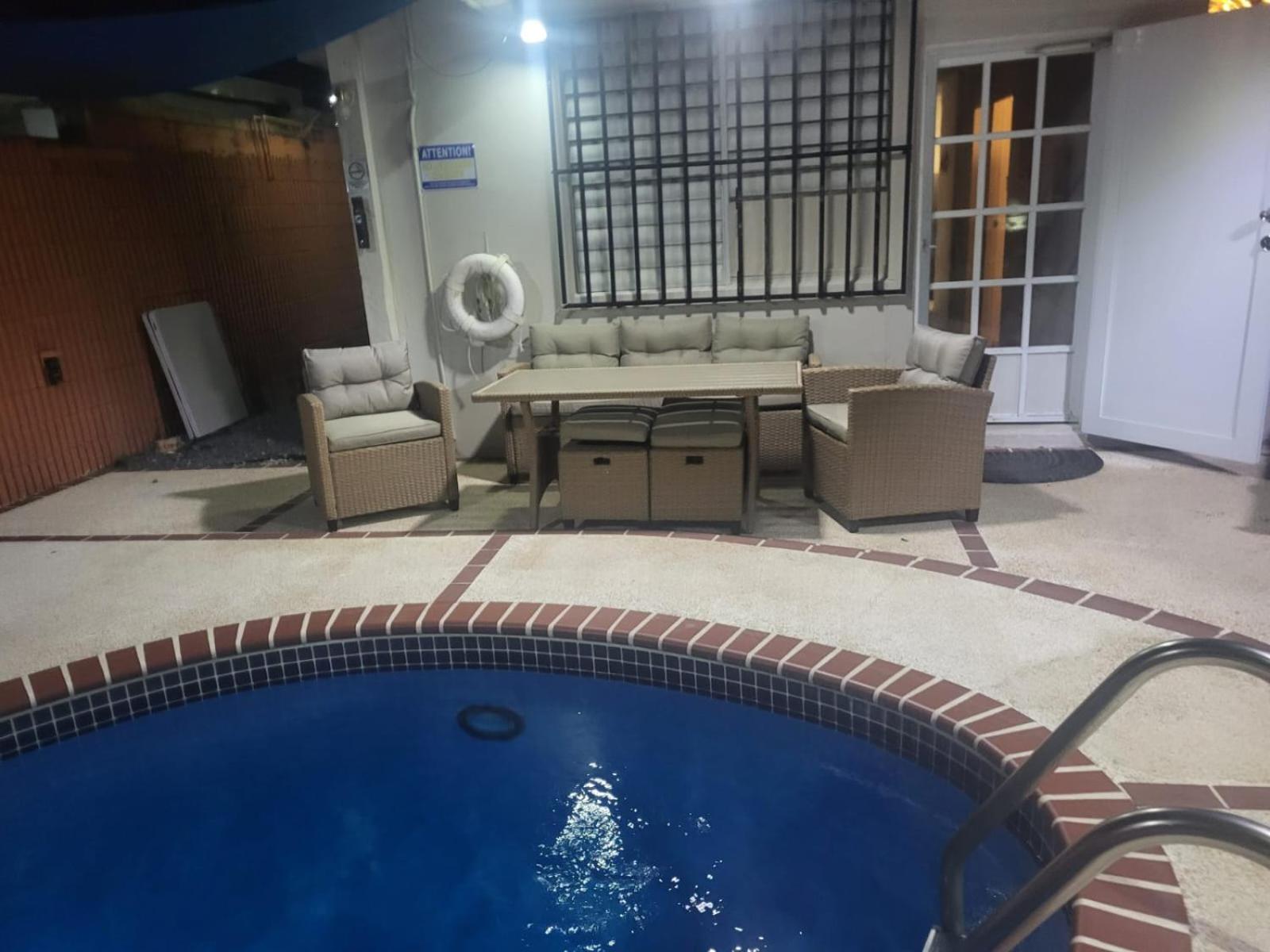 Cozy Corner w/private pool