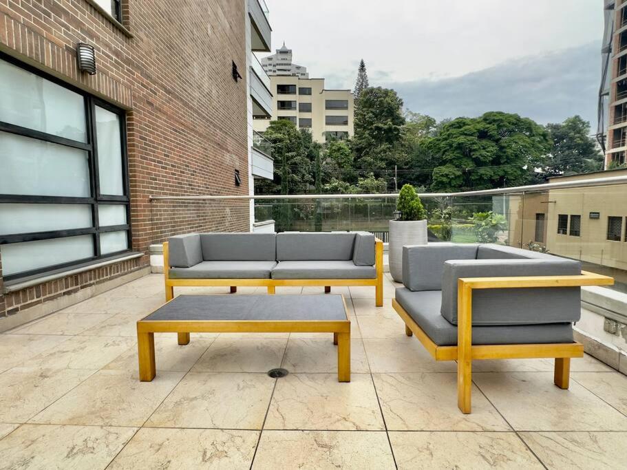 202 Family Haven in El Poblado: Spacious & charming