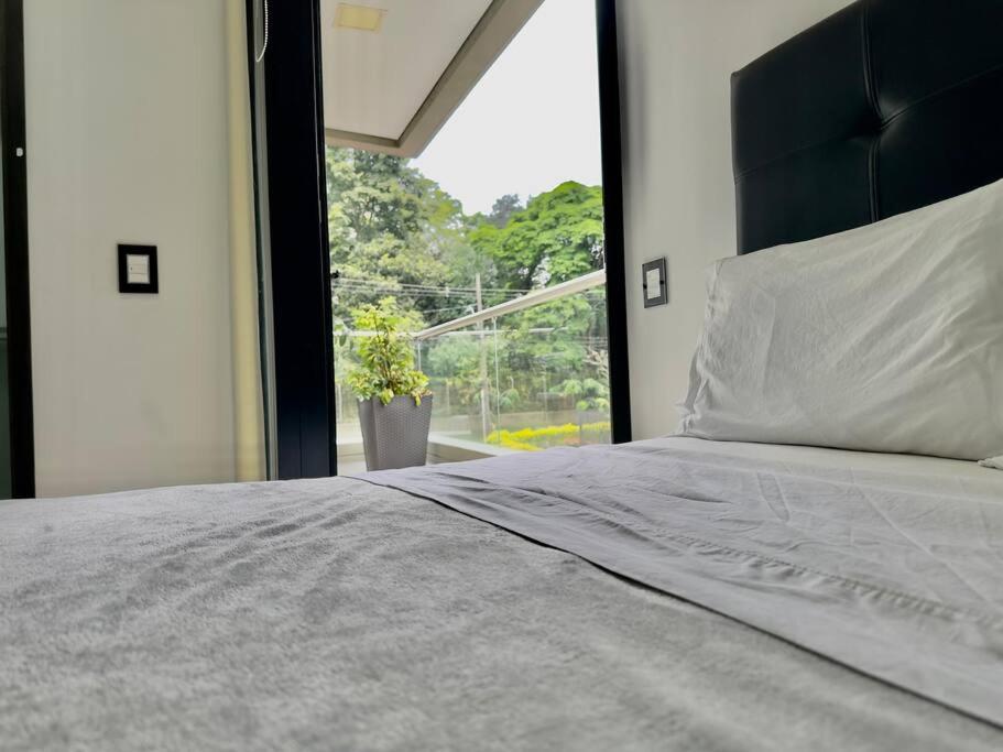 202 Family Haven in El Poblado: Spacious & charming