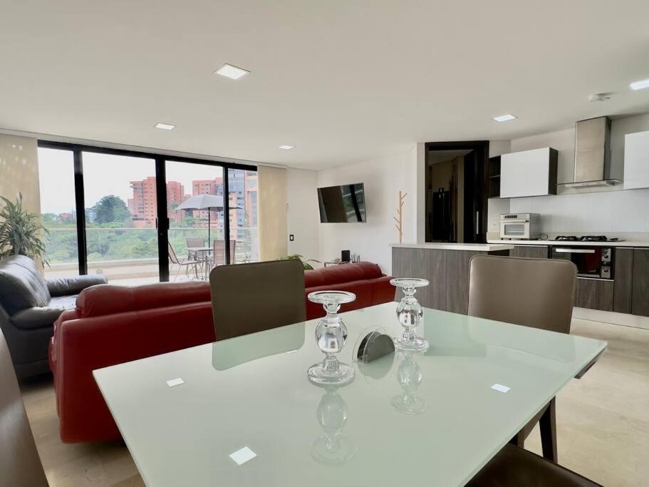 202 Family Haven in El Poblado: Spacious & charming