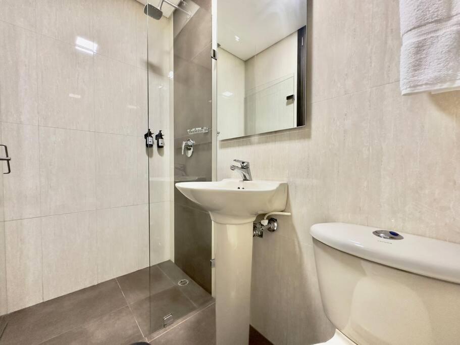 202 Family Haven in El Poblado: Spacious & charming