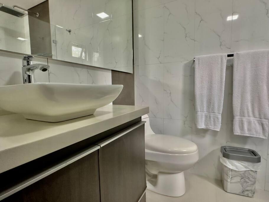 202 Family Haven in El Poblado: Spacious & charming