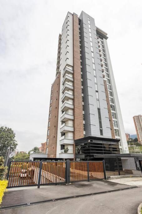 202 Family Haven in El Poblado: Spacious & charming