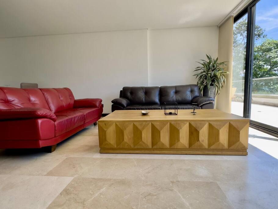 202 Family Haven in El Poblado: Spacious & charming