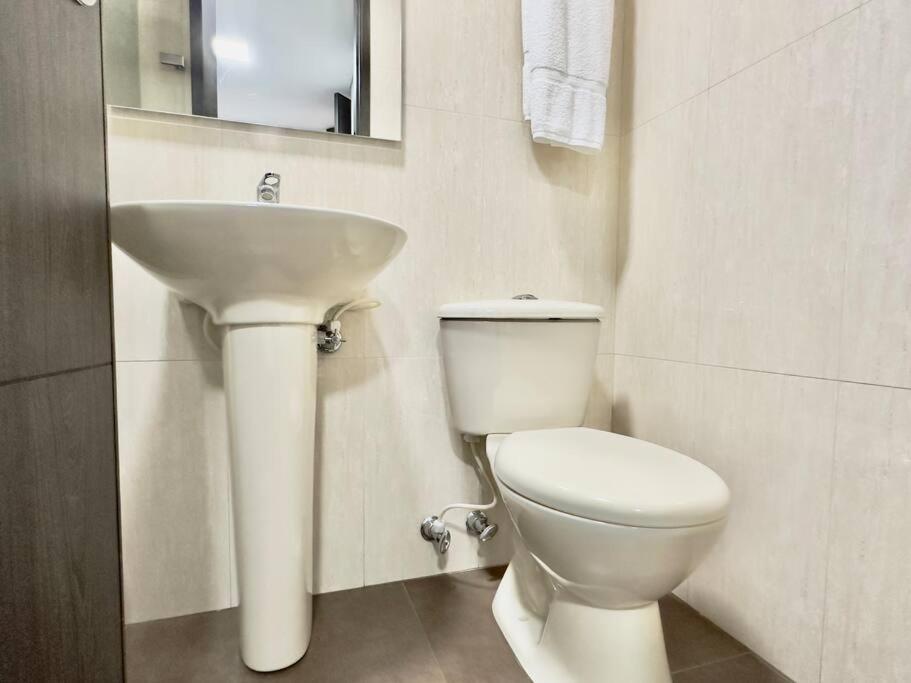 202 Family Haven in El Poblado: Spacious & charming