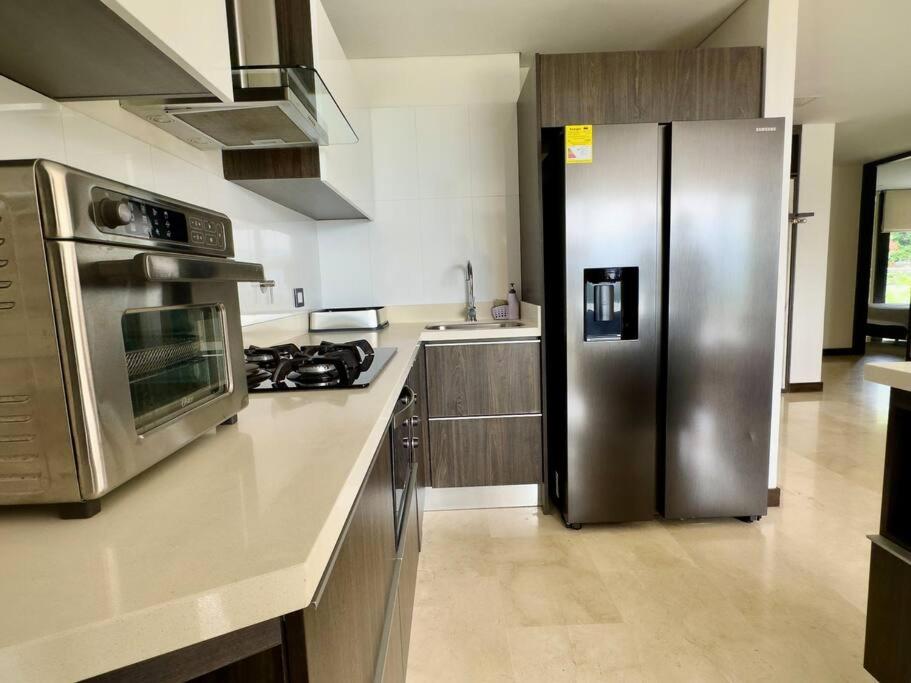 202 Family Haven in El Poblado: Spacious & charming