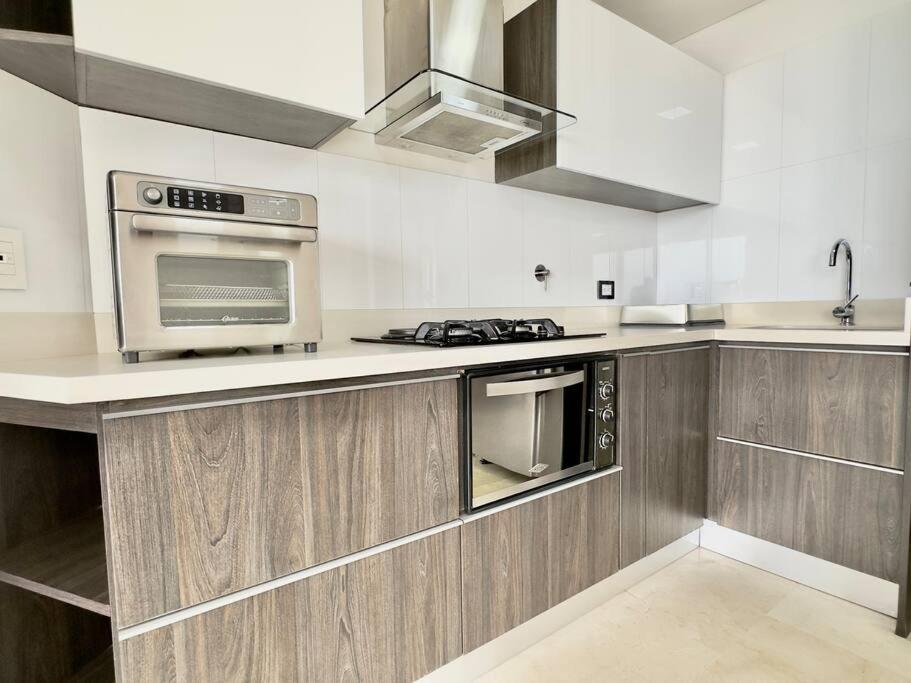 202 Family Haven in El Poblado: Spacious & charming