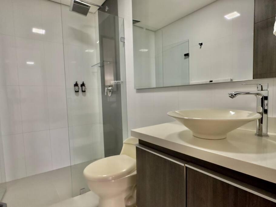 202 Family Haven in El Poblado: Spacious & charming