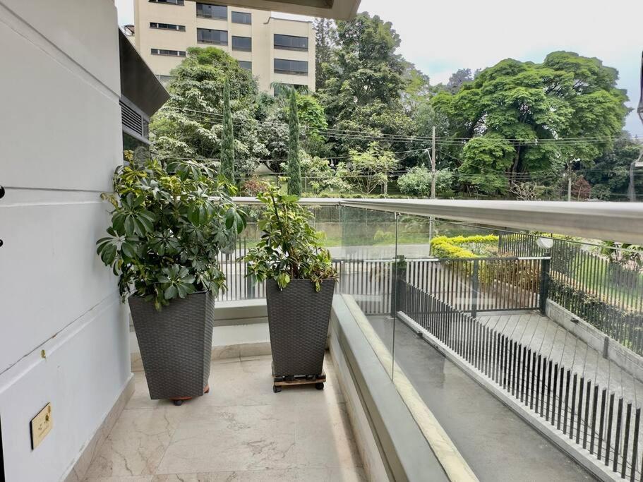 202 Family Haven in El Poblado: Spacious & charming