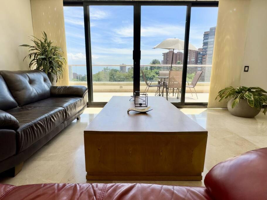 202 Family Haven in El Poblado: Spacious & charming