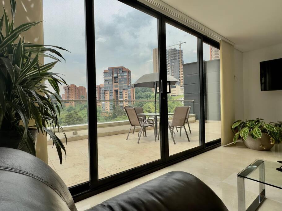 202 Family Haven in El Poblado: Spacious & charming