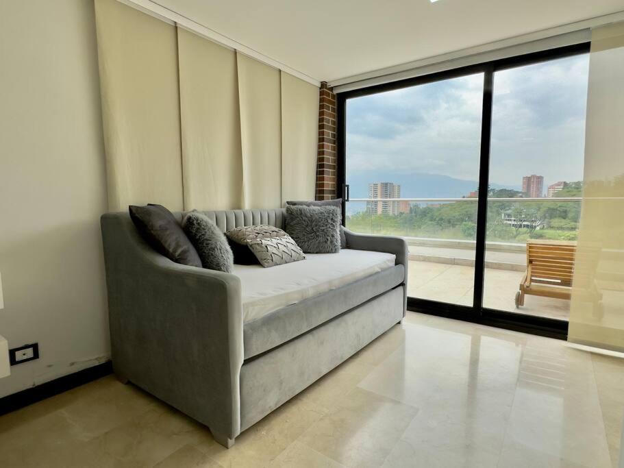 202 Family Haven in El Poblado: Spacious & charming