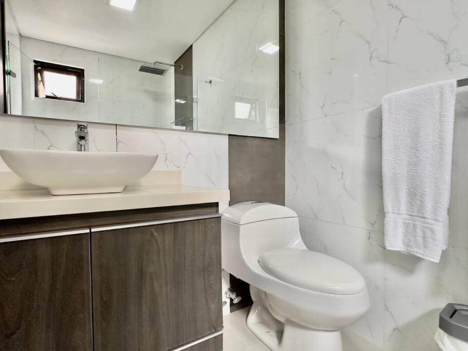 202 Family Haven in El Poblado: Spacious & charming