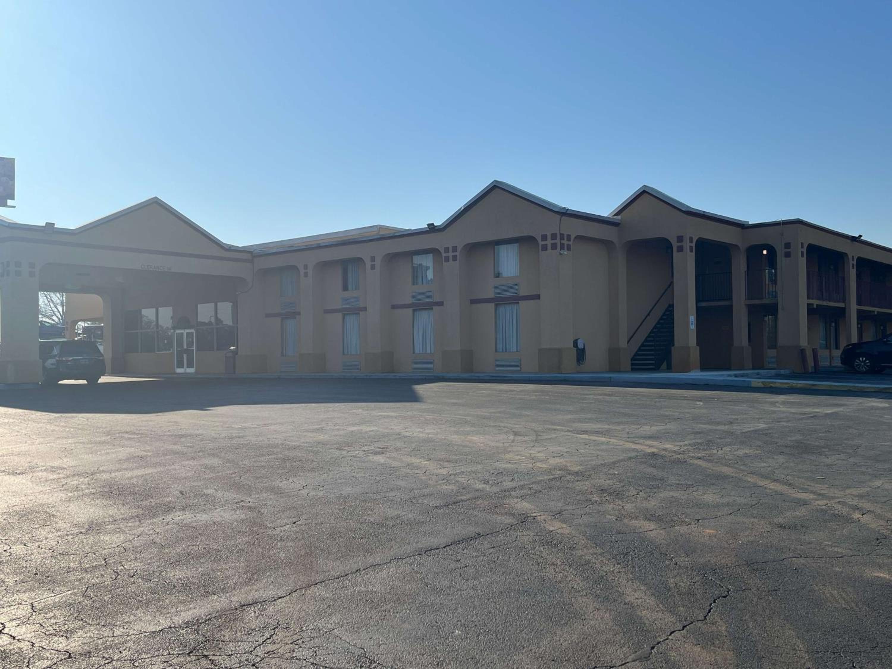 Motel 6 Forsyth, GA Tift College view 2