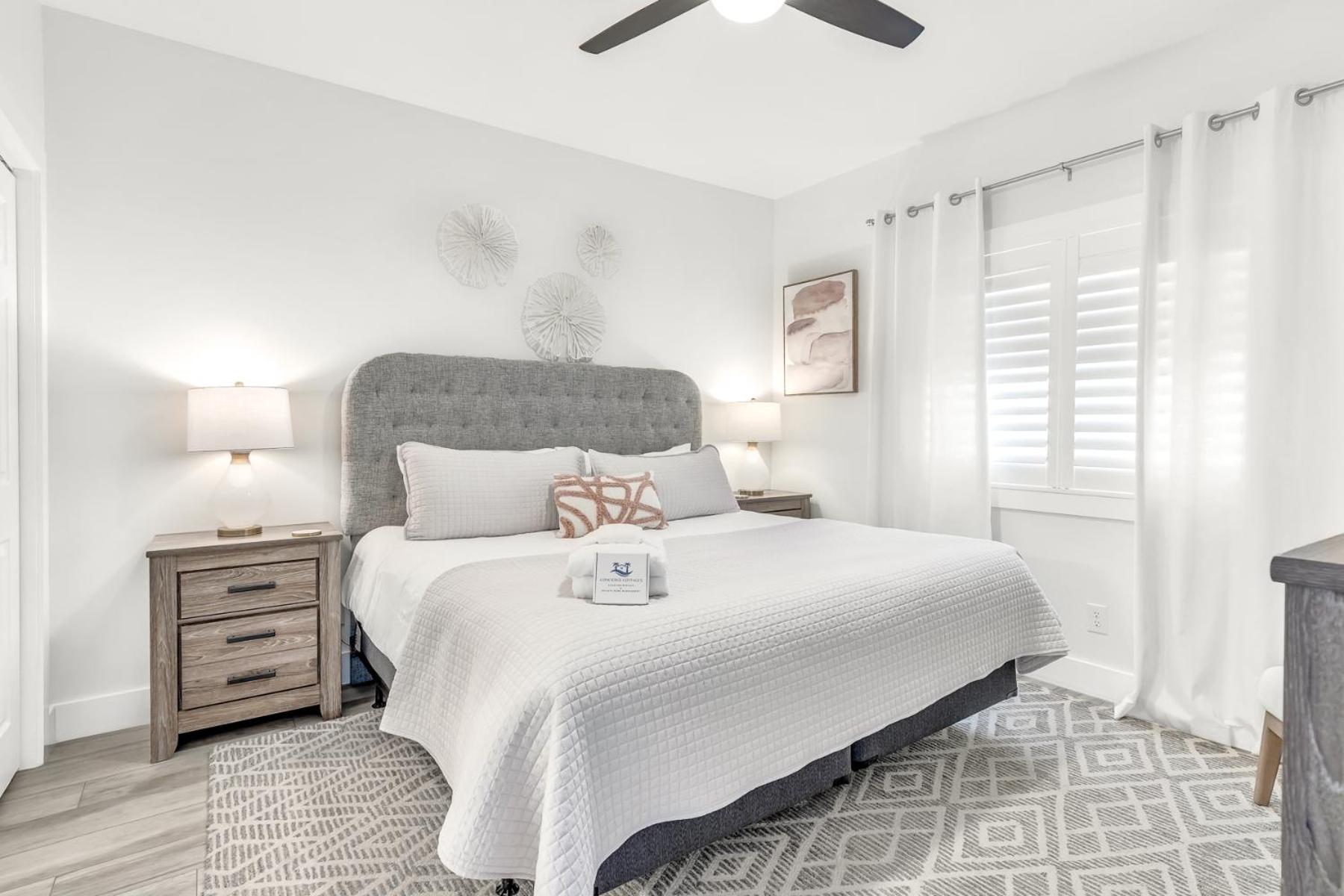 Palms of Seagrove D5, Steps to the Beach, Sleeps 4, Pool, 2 bikes and 5 mins from Seaside view 5