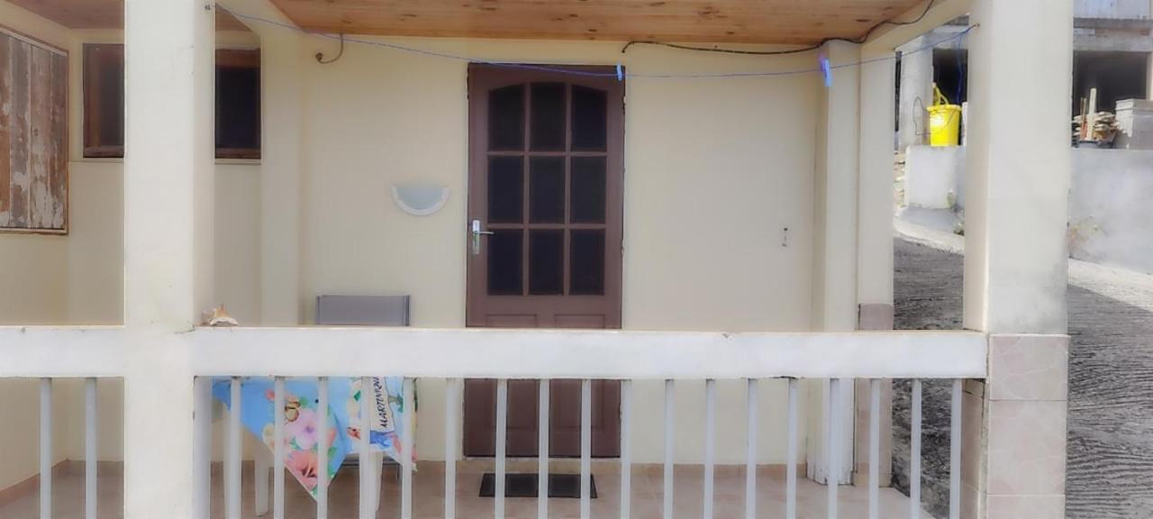 F2 familial - Vue imprenable sur la baie du Marin view 5