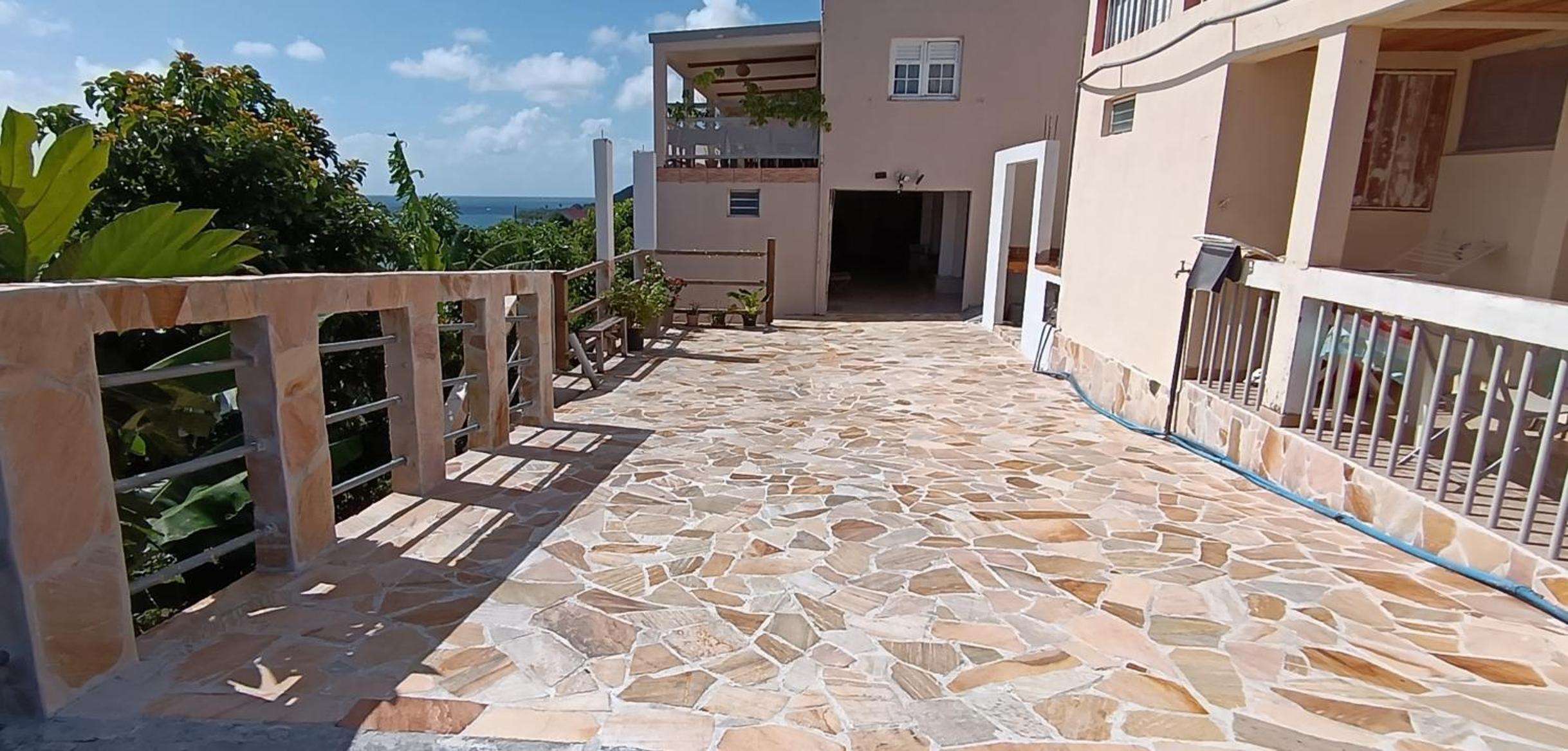 F2 familial - Vue imprenable sur la baie du Marin view 4