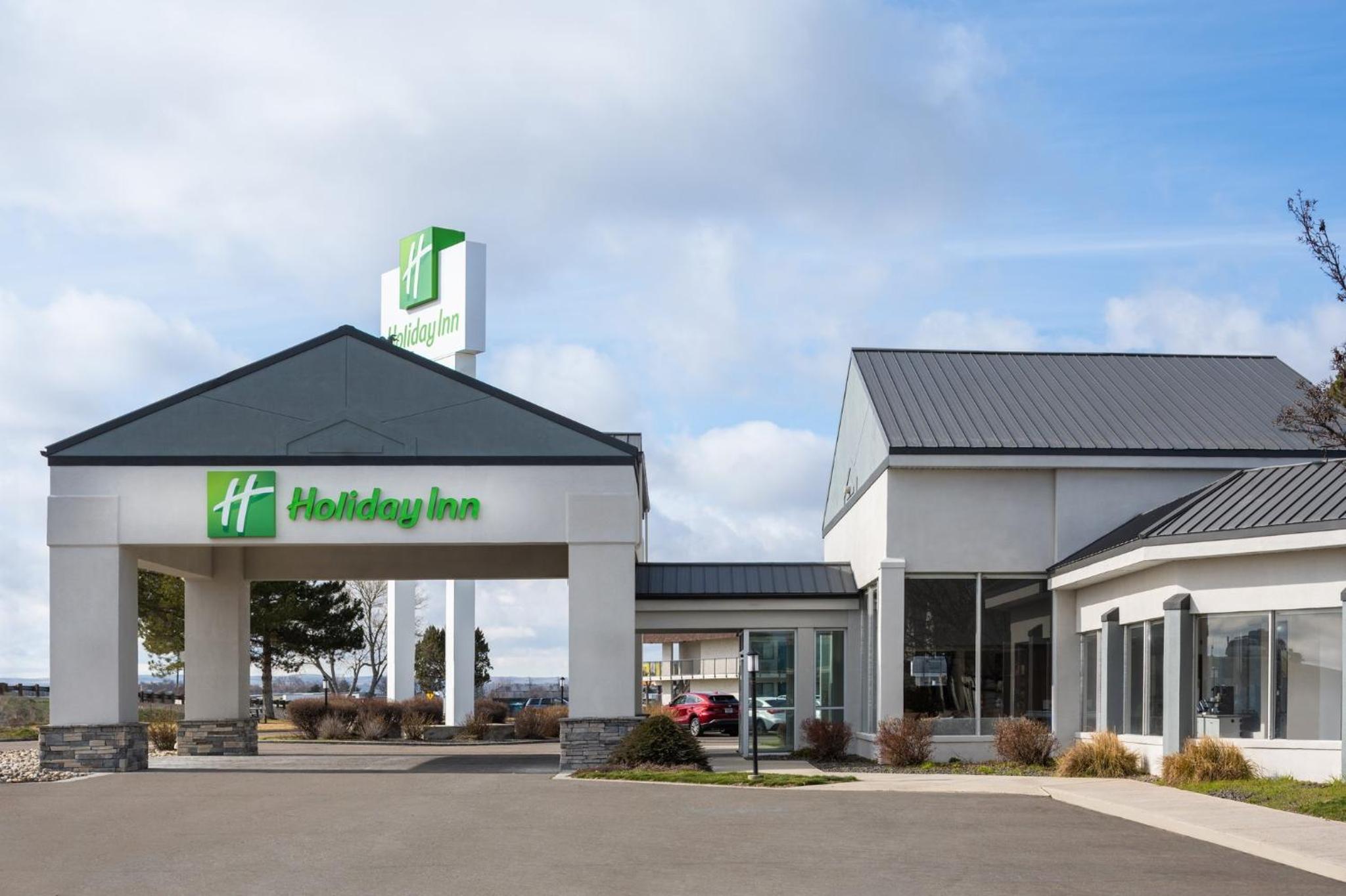 Ontario Vacations - Holiday Inn Ontario, an IHG Hotel - Property Image 1