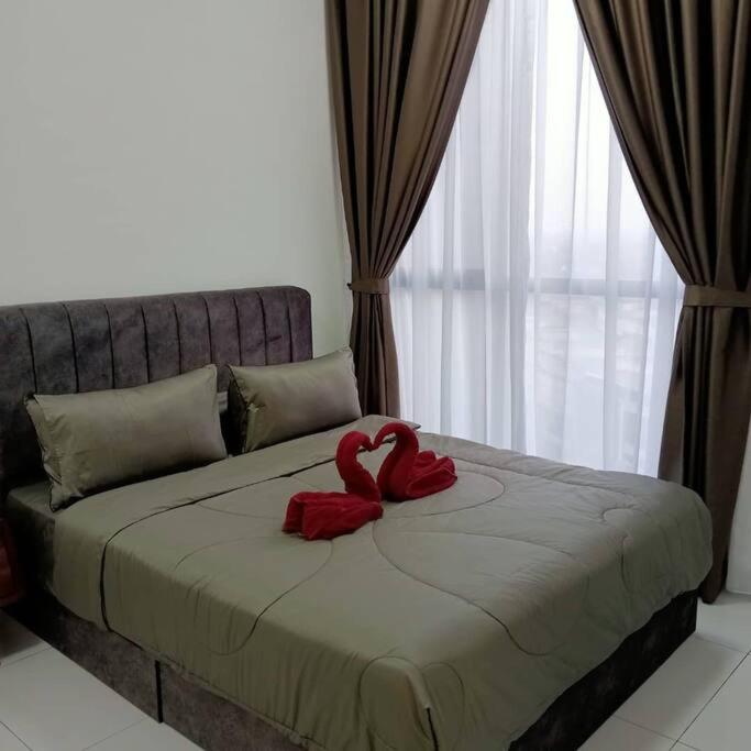 Cozy Sky Trees 4 Guests, Balcony, Netflix and Big TV A08