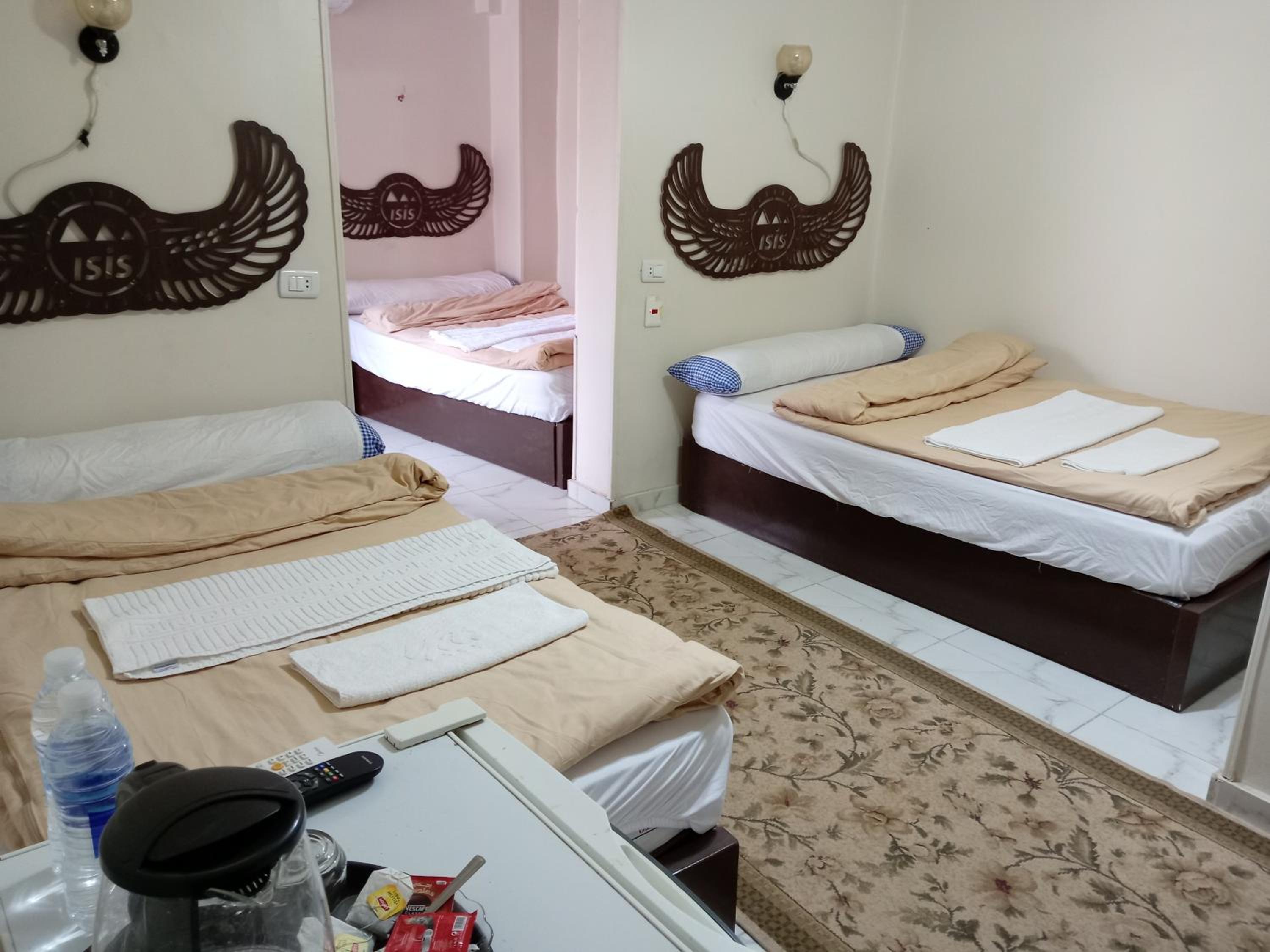 Grensha Pyramids inn