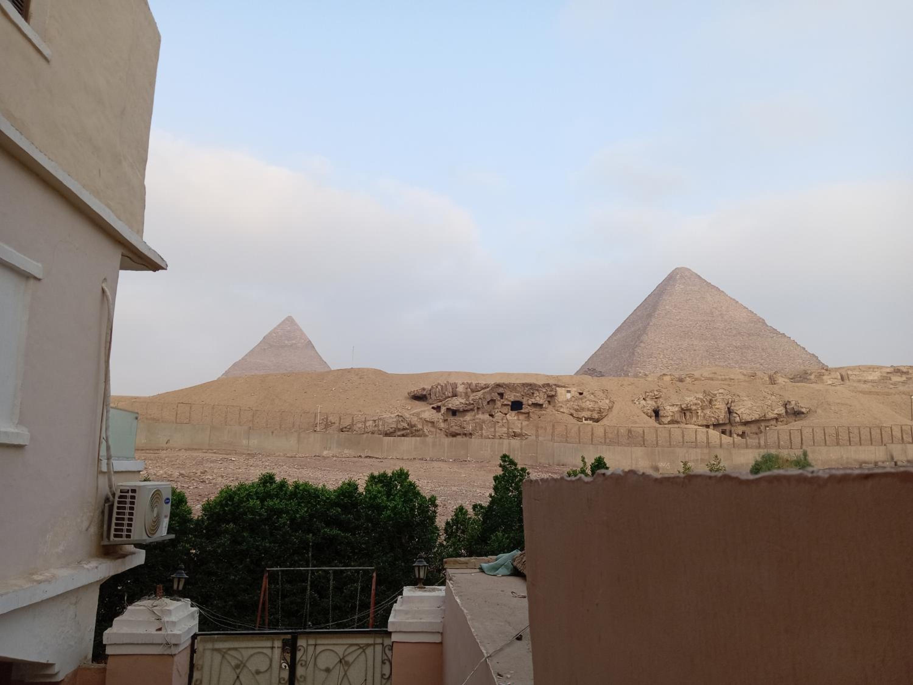 Grensha Pyramids inn
