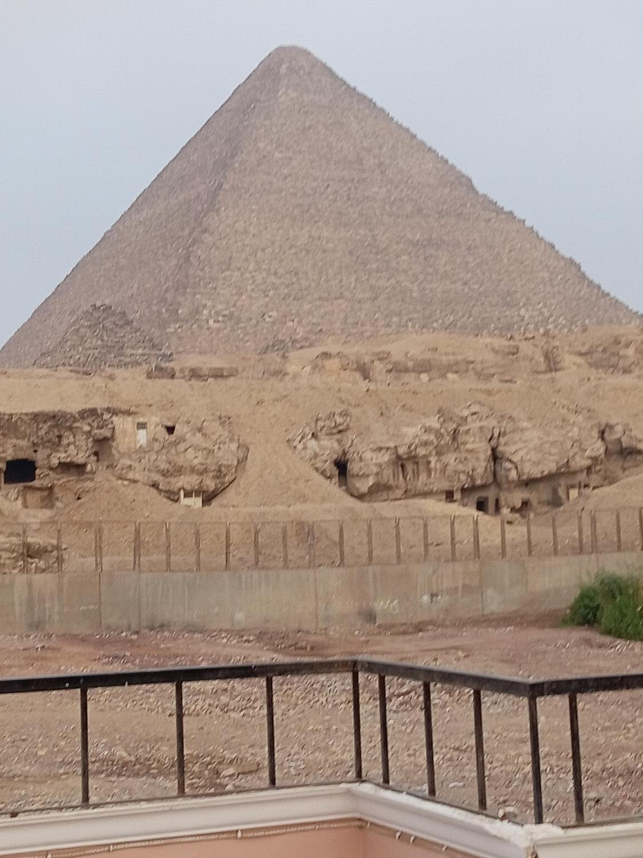 Grensha Pyramids inn