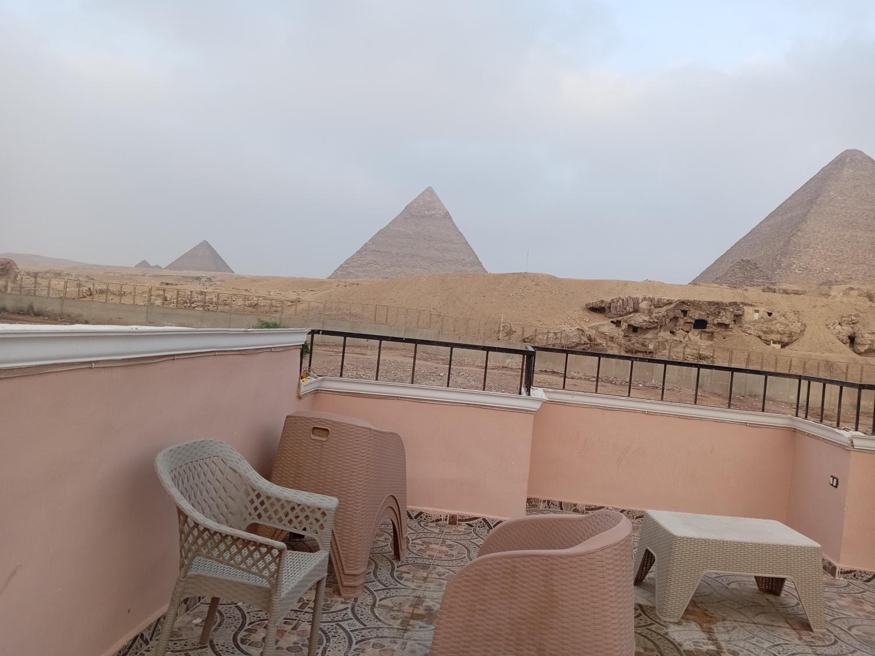Grensha Pyramids inn