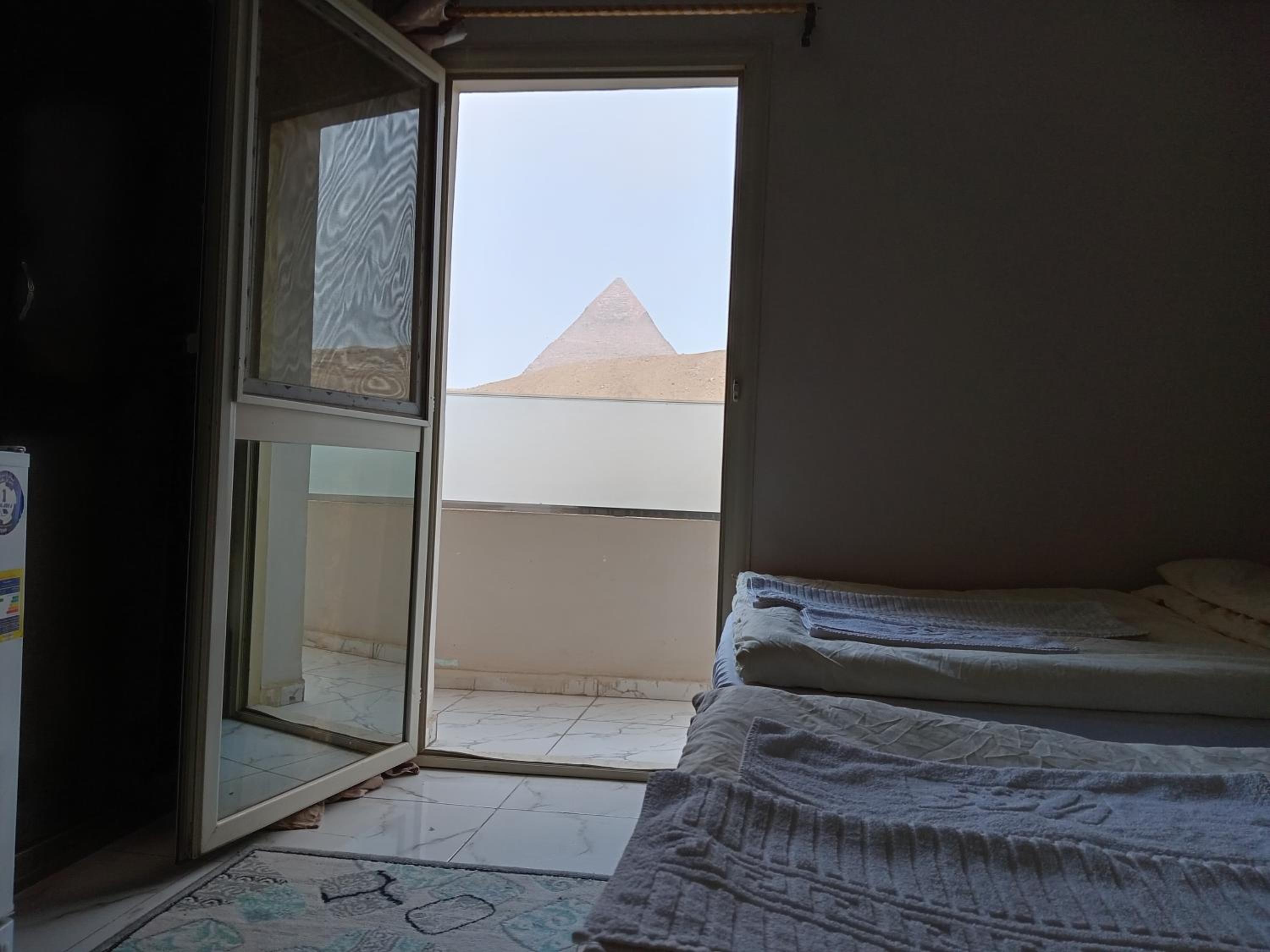 Grensha Pyramids inn