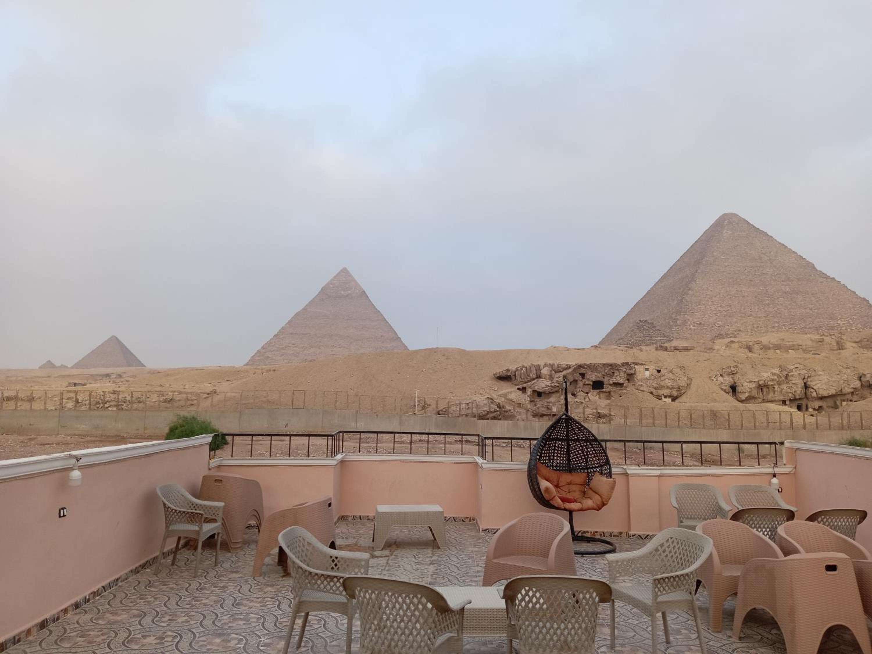 Grensha Pyramids inn