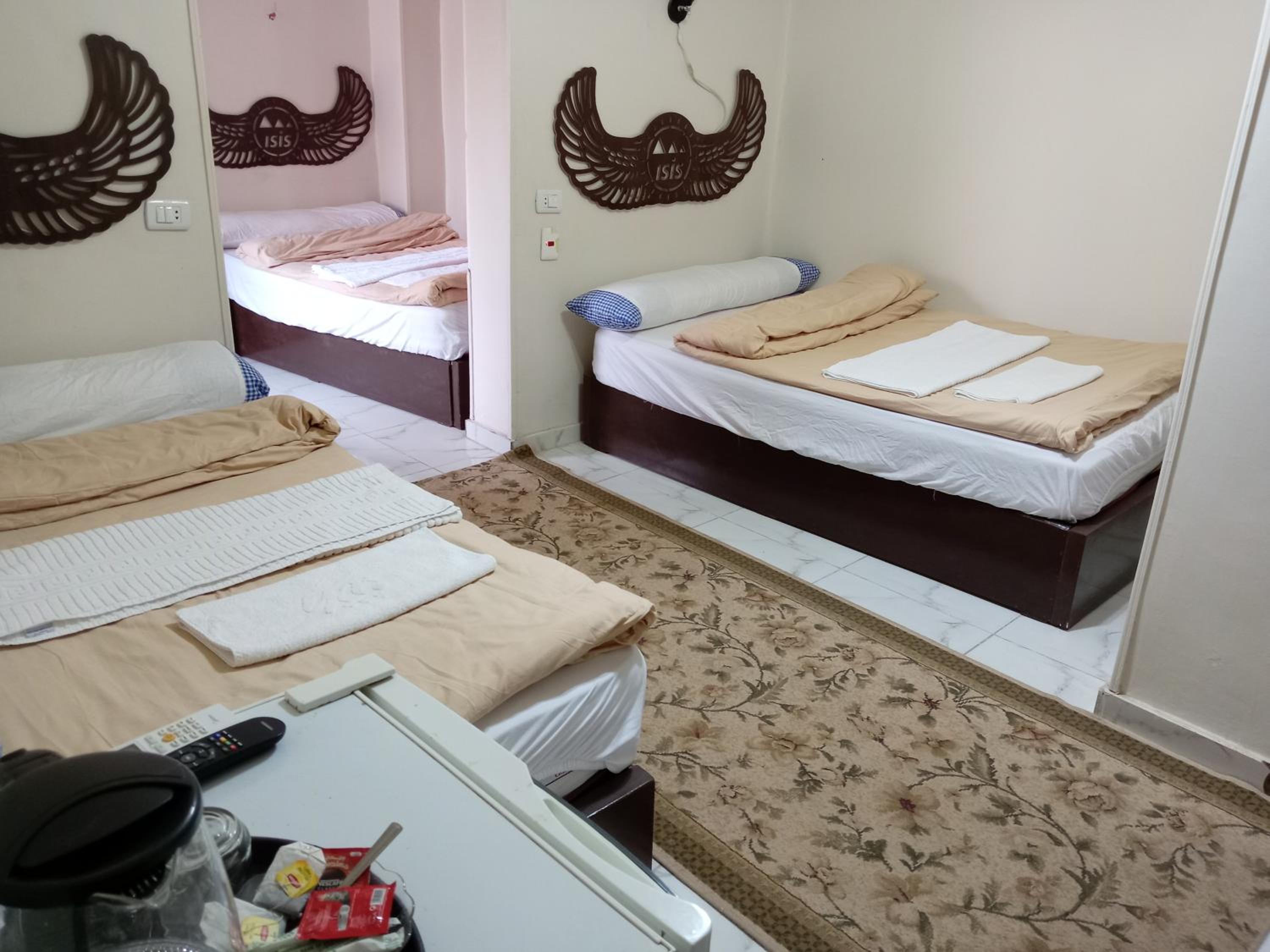 Grensha Pyramids inn