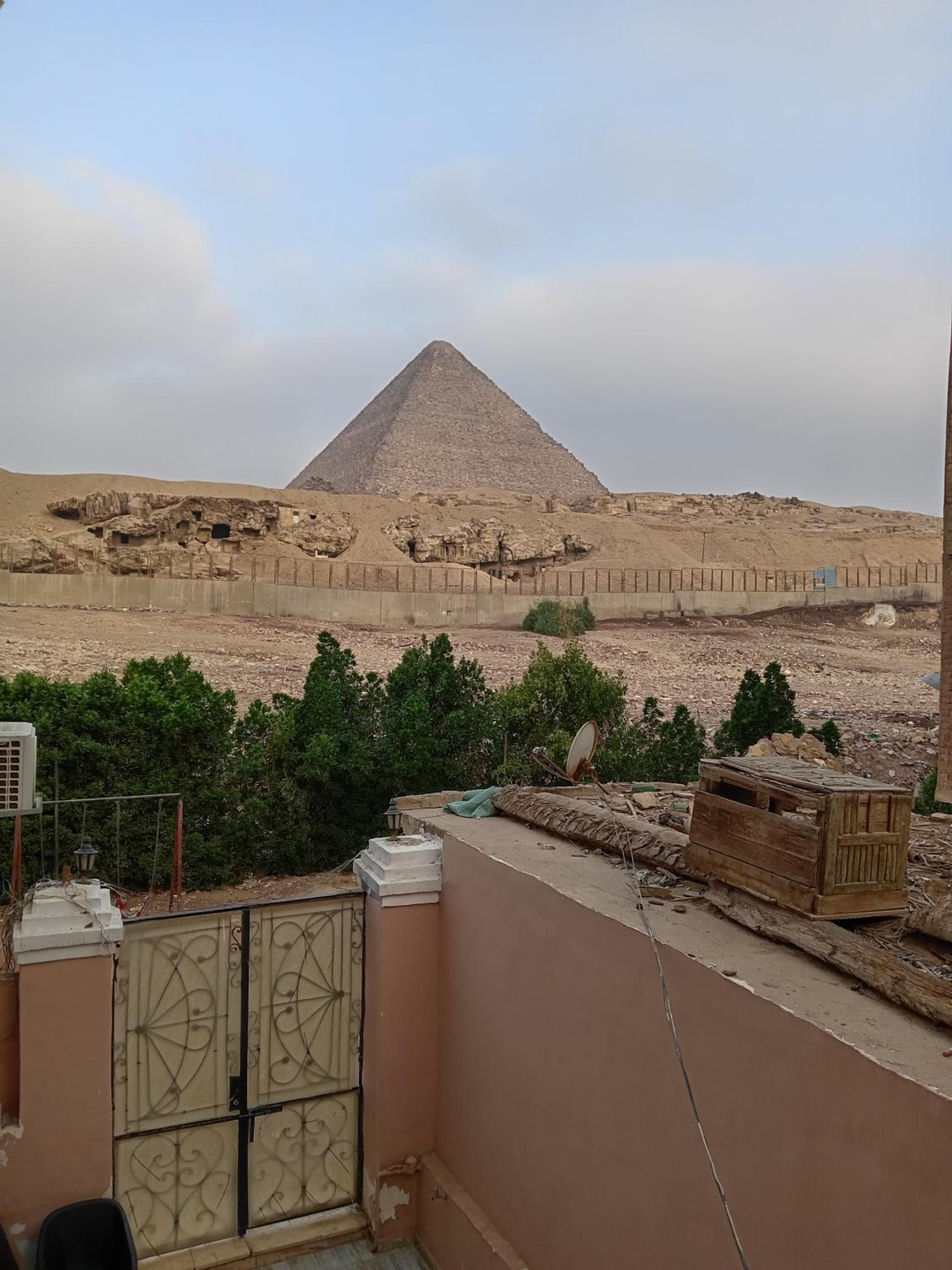 Grensha Pyramids inn