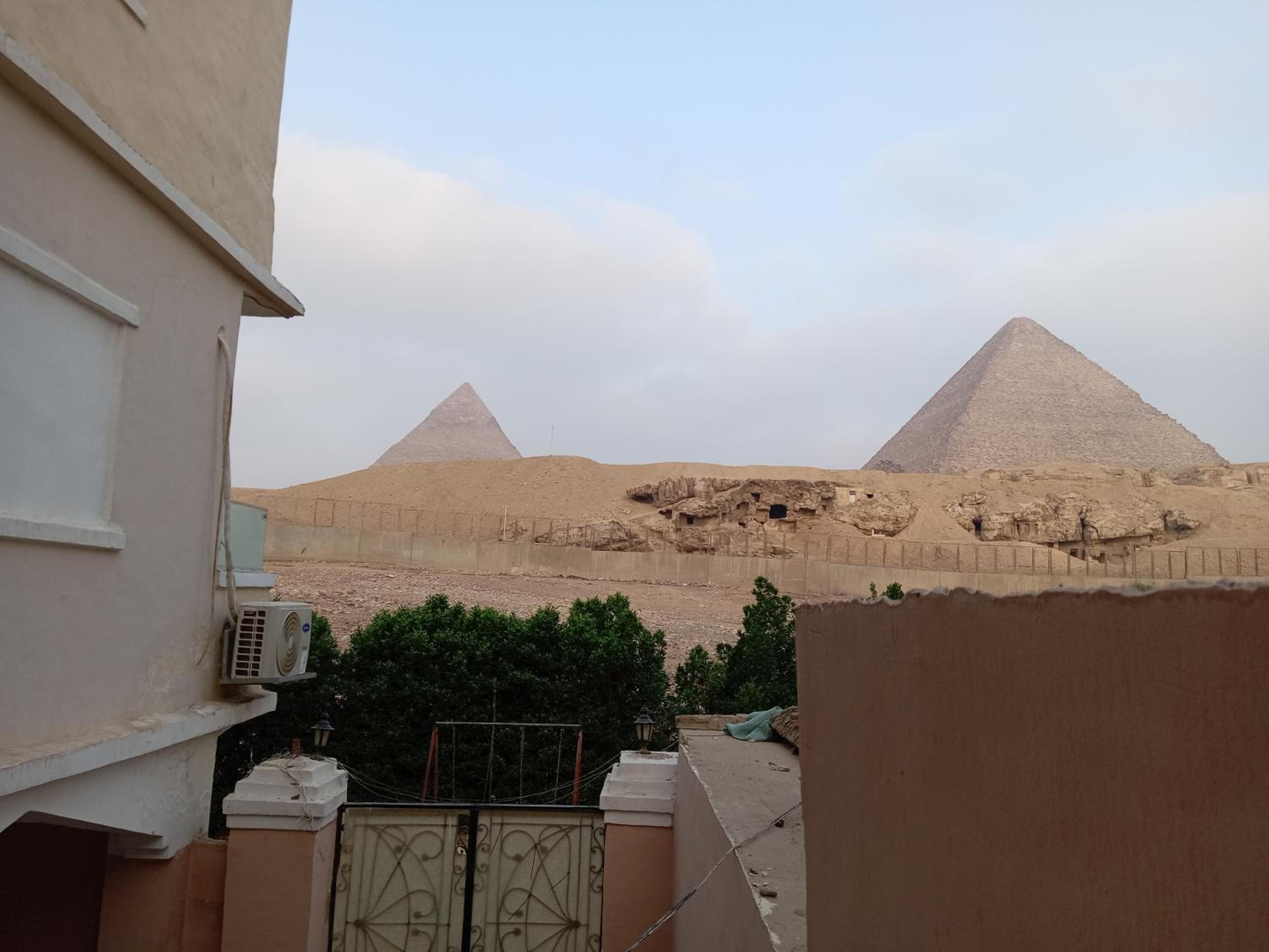 Grensha Pyramids inn