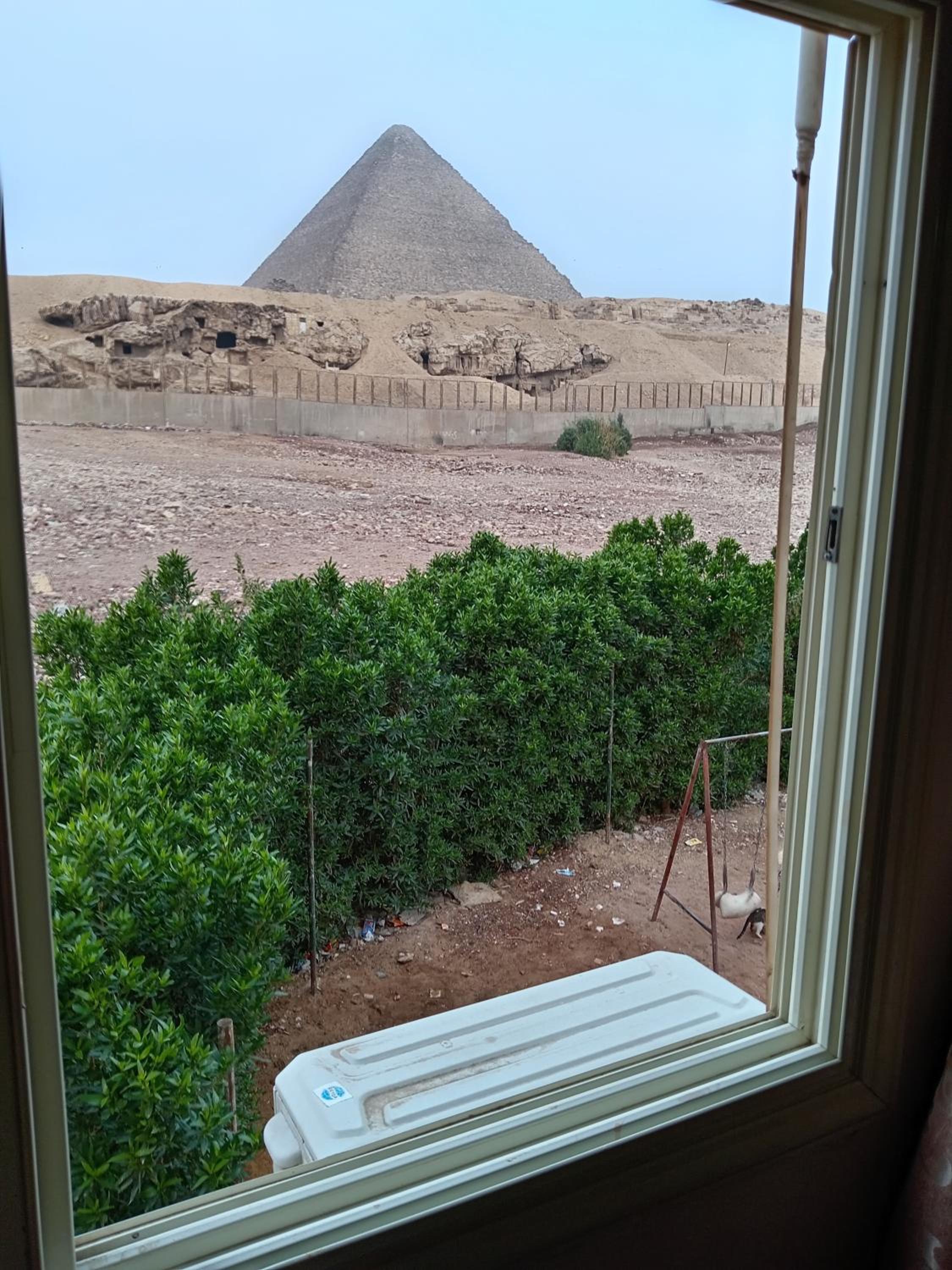Grensha Pyramids inn