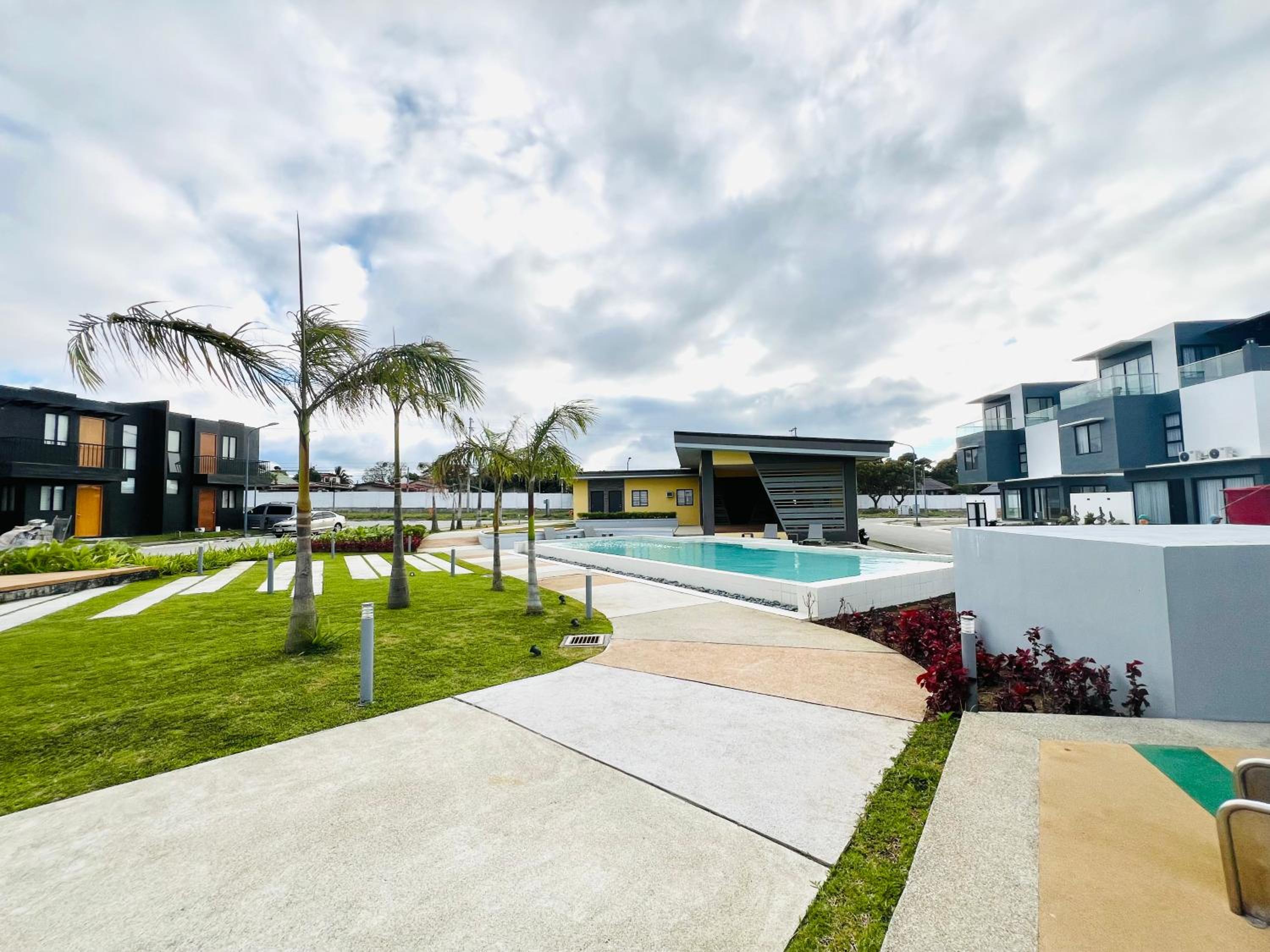 Casa Fresco at Batulao Artscape view 4