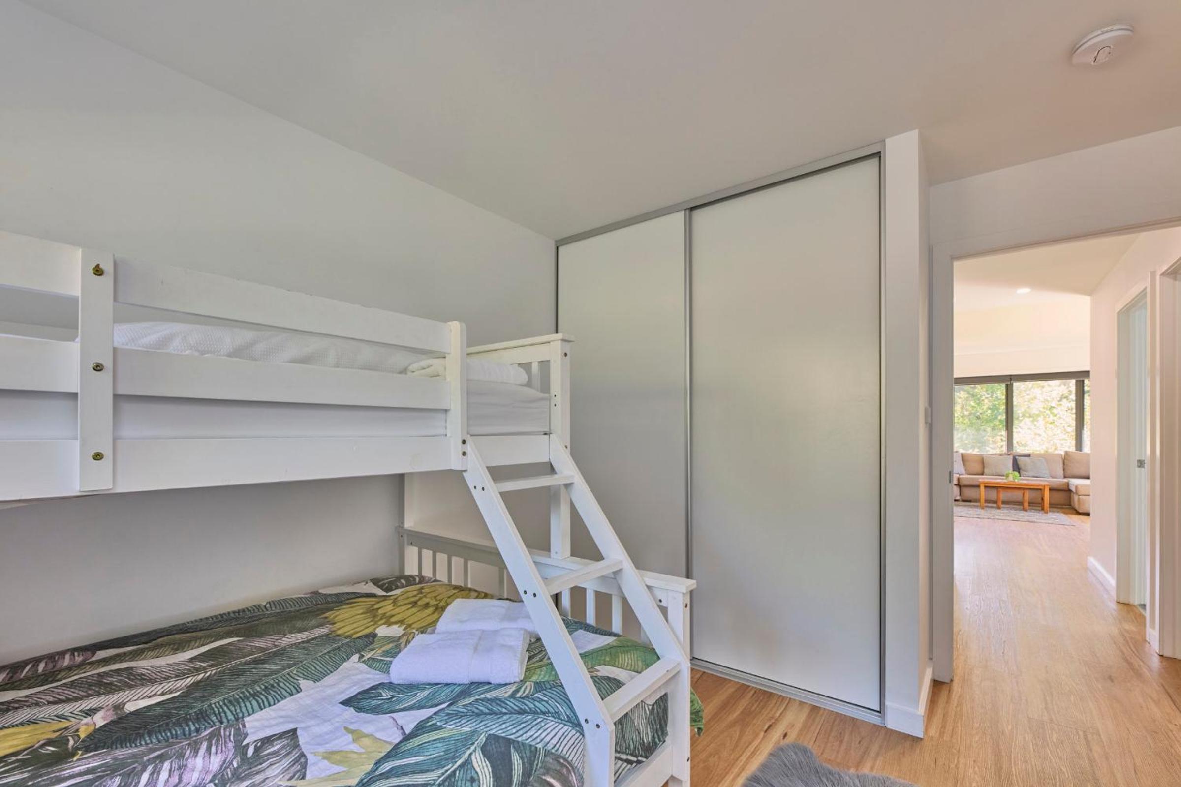 The Gorge Townhouse, stunning home & location!
